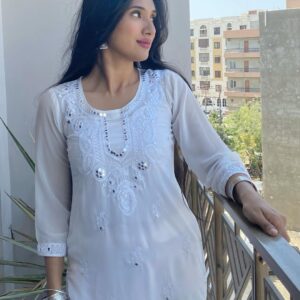 Taanโka Sitaaโra | Feather White